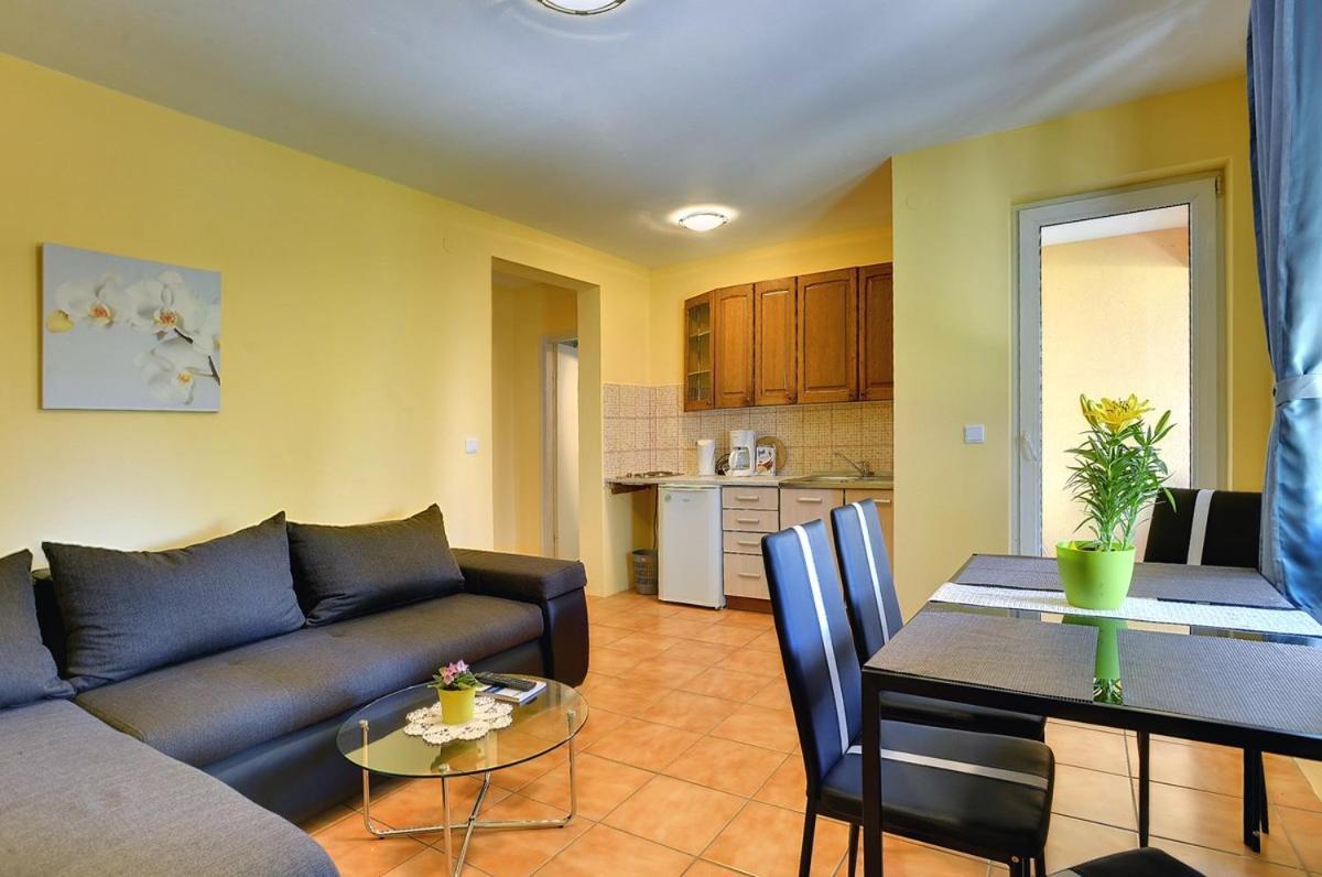 Apartments Puntica Лижнян Экстерьер фото