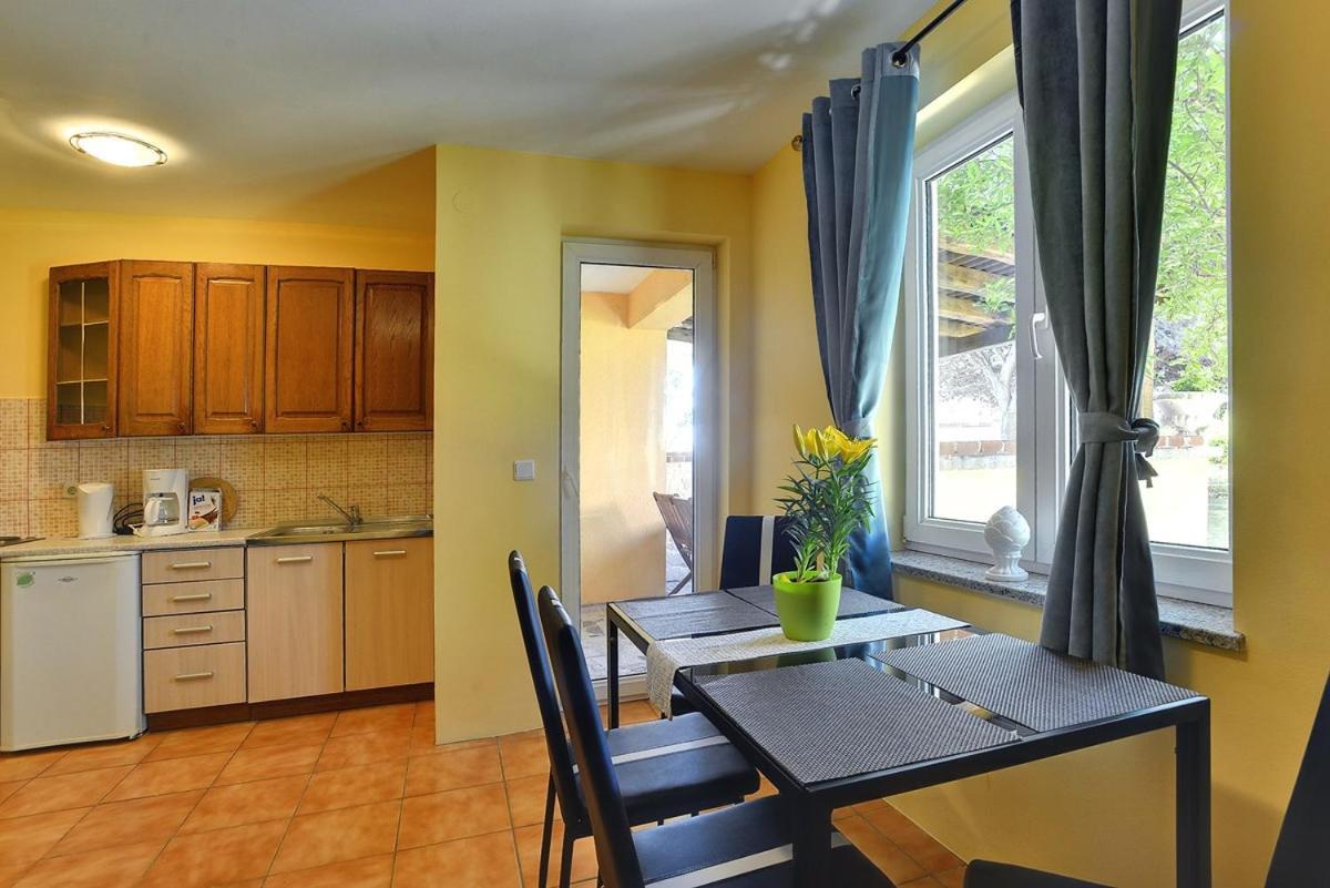 Apartments Puntica Лижнян Экстерьер фото